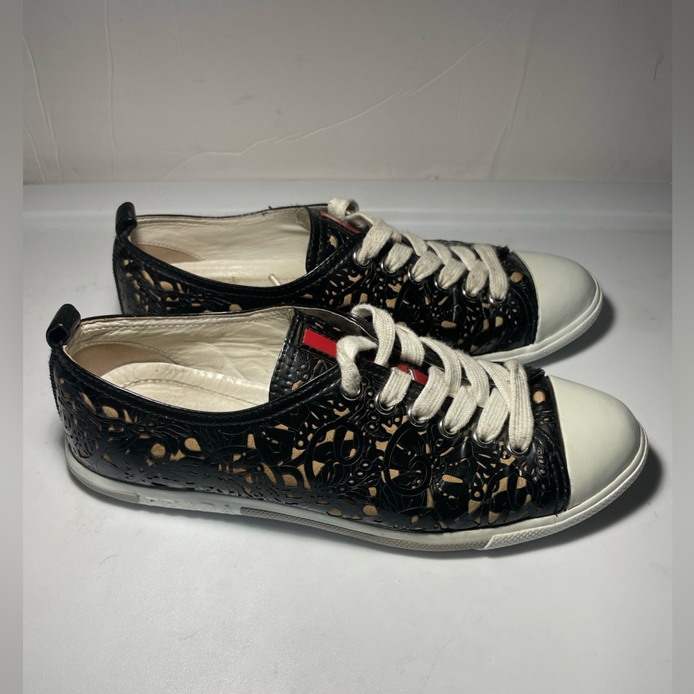 Prada nero Patent leather láser cut snearkers